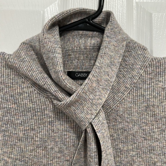 Gabby Isabella Lightweight Sweater - Picture 3 of 6